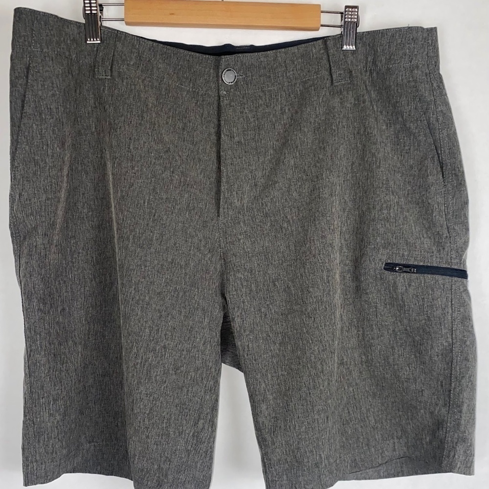 ZeroXposur Travel Series Flat Front Gray Shorts Men’s size 38 EUC